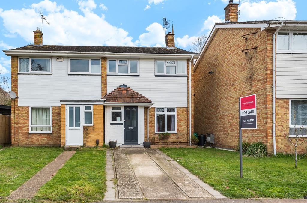 St. Pauls Gate, Wokingham 3 bed semidetached house £365,000