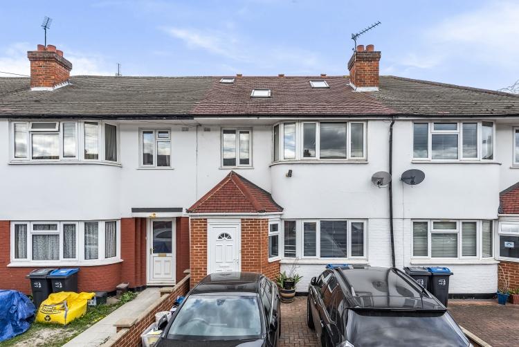 Rowan Crescent Streatham Vale SW16 5 bed house £2,500 pcm (£577 pw)