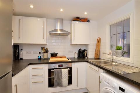 5 Dougall Close, Tunbridge Wells, TN2 3GN