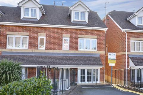 5 Dougall Close, Tunbridge Wells, TN2 3GN