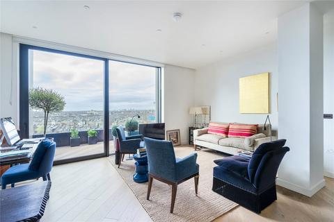 2 bedroom flat to rent, Wood Crescent, London