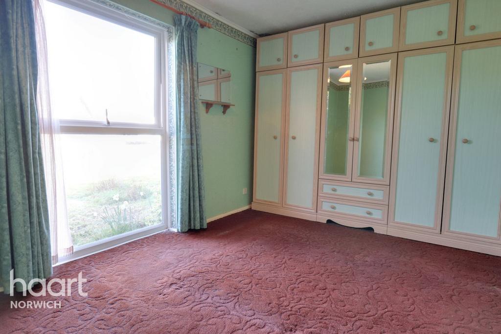 Three Corner Drive, Norwich 2 bed semidetached bungalow £170,000