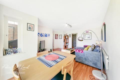 102 Ferguson Close, London, E14 3SJ