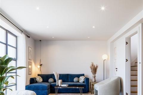 Flat 18, Swanne House Gloucester Circus, London, SE10 8RU