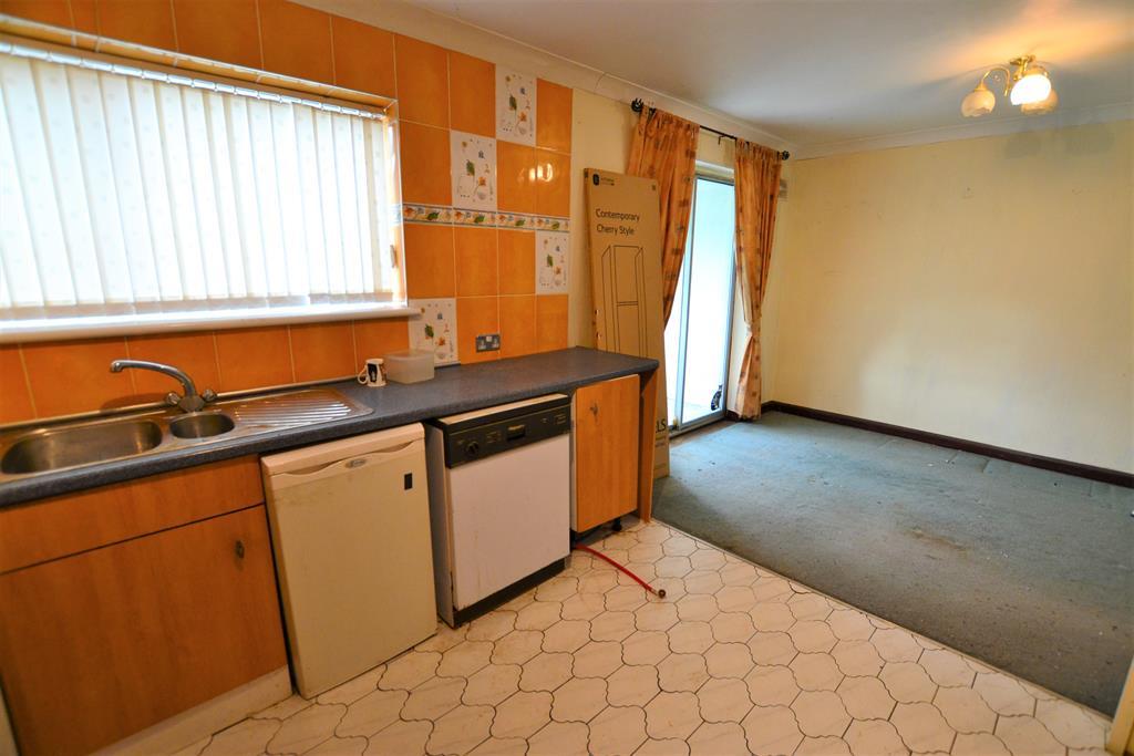 Coleshill Drive, Bristol, BS13 9QT 3 bed semidetached house £210,000