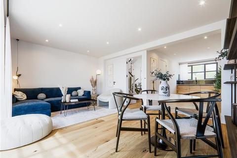 Flat 17, Swanne House Gloucester Circus, London, SE10 8RU