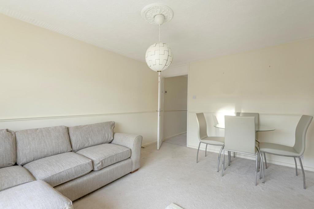 Summerfield Street, London, SE12 1 bed apartment £1,200 pcm (£277 pw)