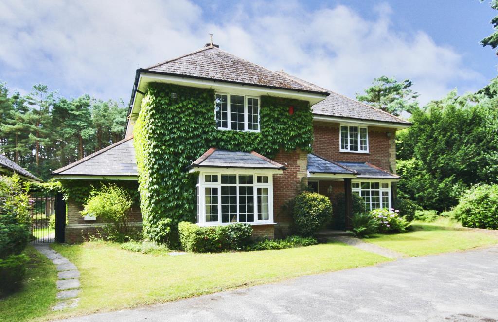 Wayside Road, St Leonards, Ringwood, Hampshire, BH24 3 bed detached