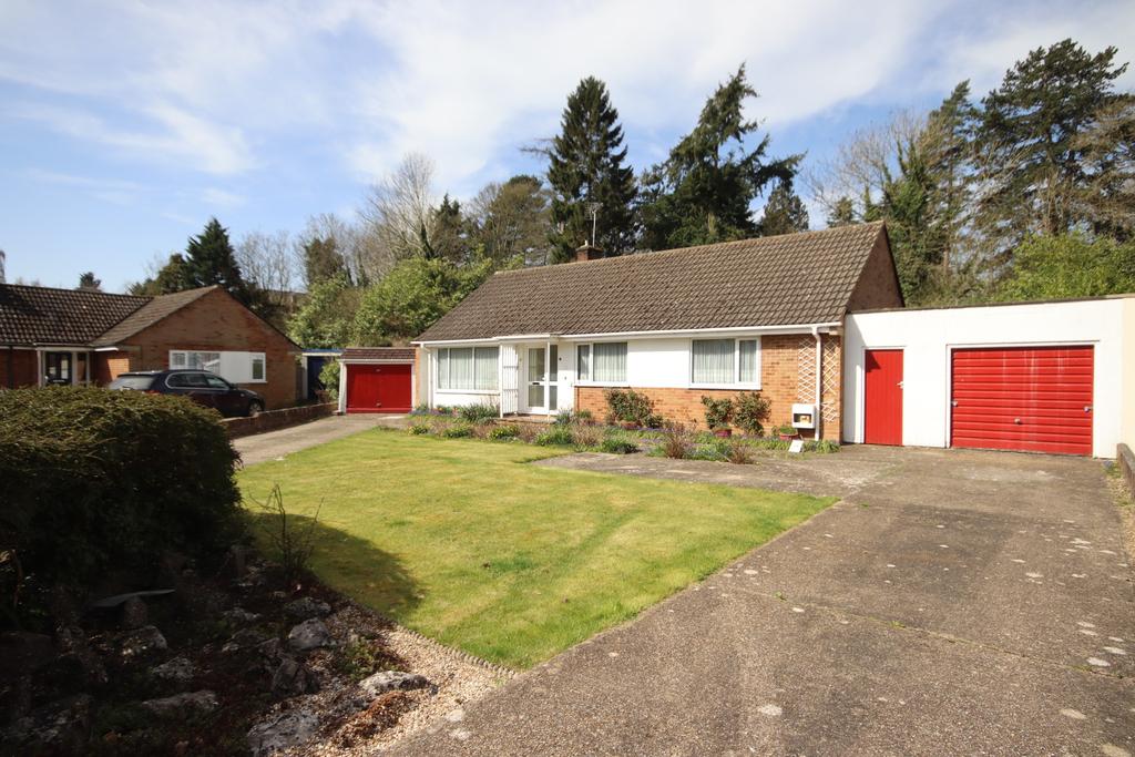 Knowl Hill, Maidenhead Outskirts 3 bed detached bungalow £549,950