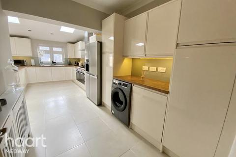 6 Milton Hall Road, Gravesend, DA12 1QW