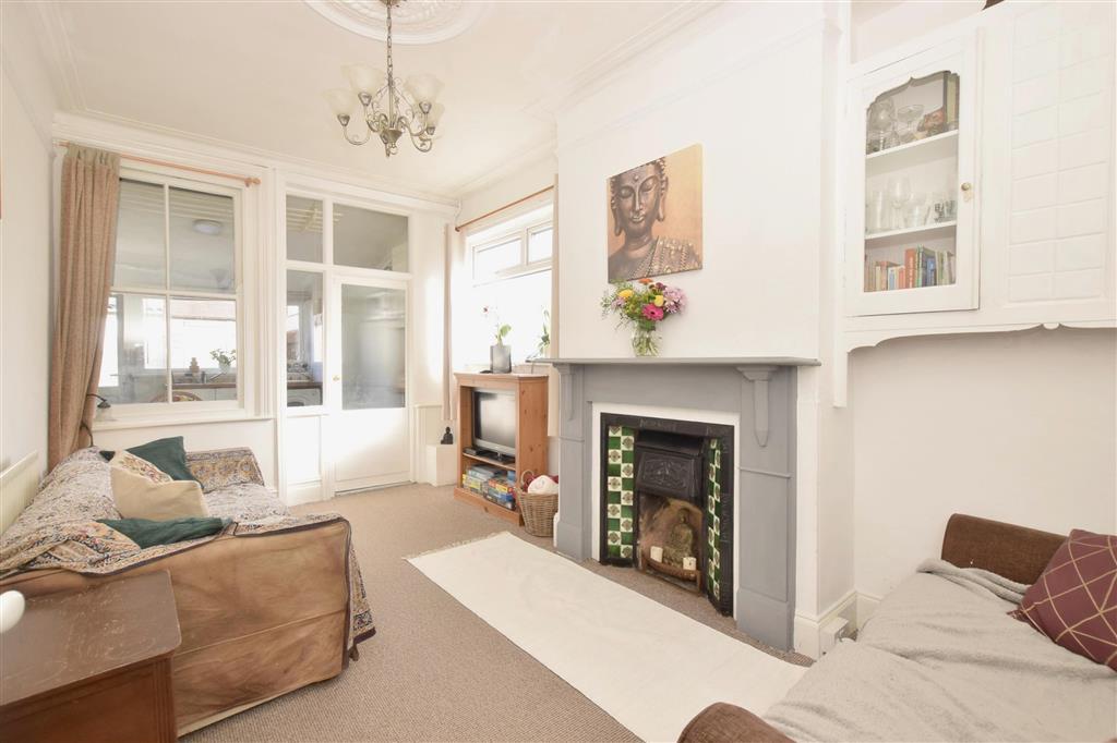 Locksway Road, Milton, Portsmouth, Hampshire 2 bed ground floor flat