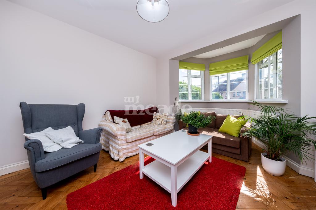 Ropers Avenue, Chingford, E4 3 bed semidetached house £585,000
