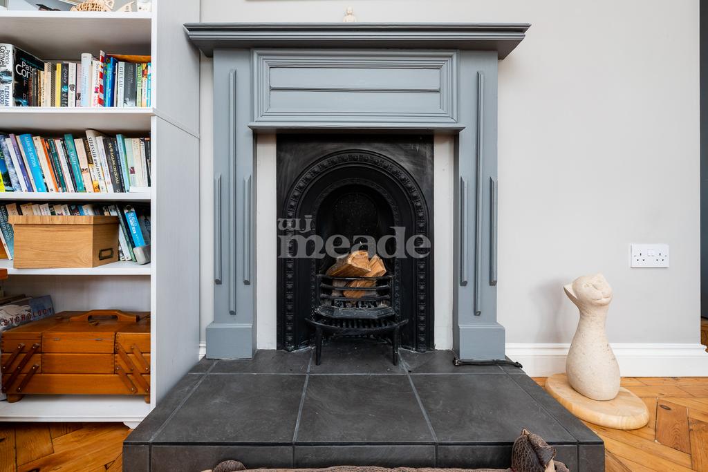 Ropers Avenue, Chingford, E4 3 bed semidetached house £585,000