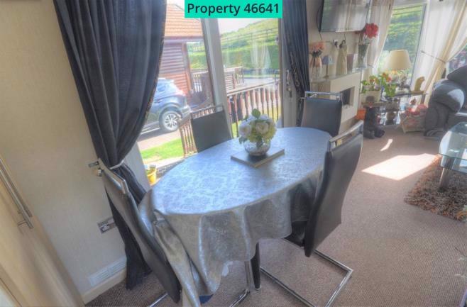 Lounge/Dining