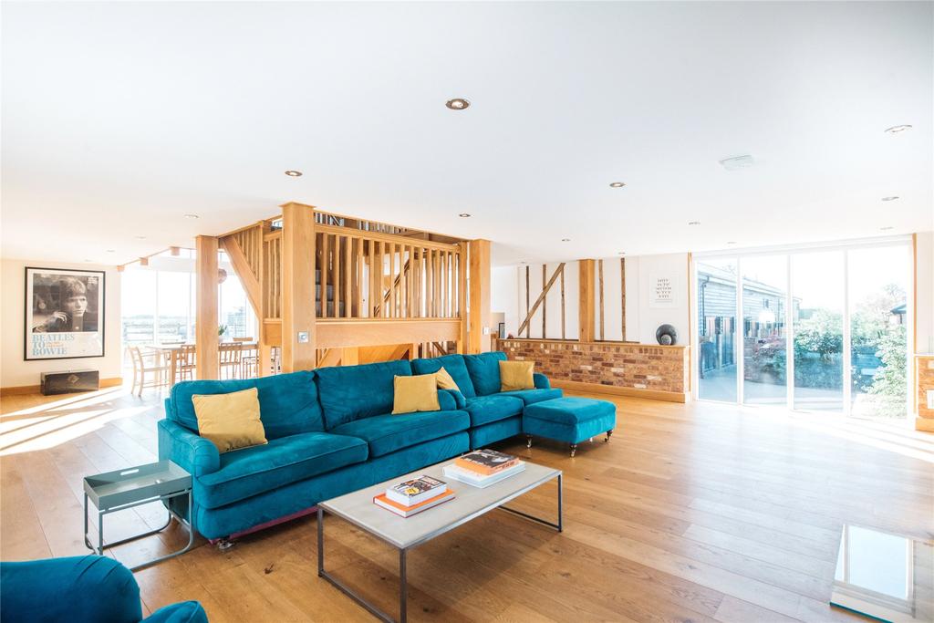 Sitting/Dining Room