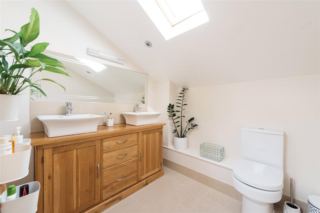 Master Bed En Suite