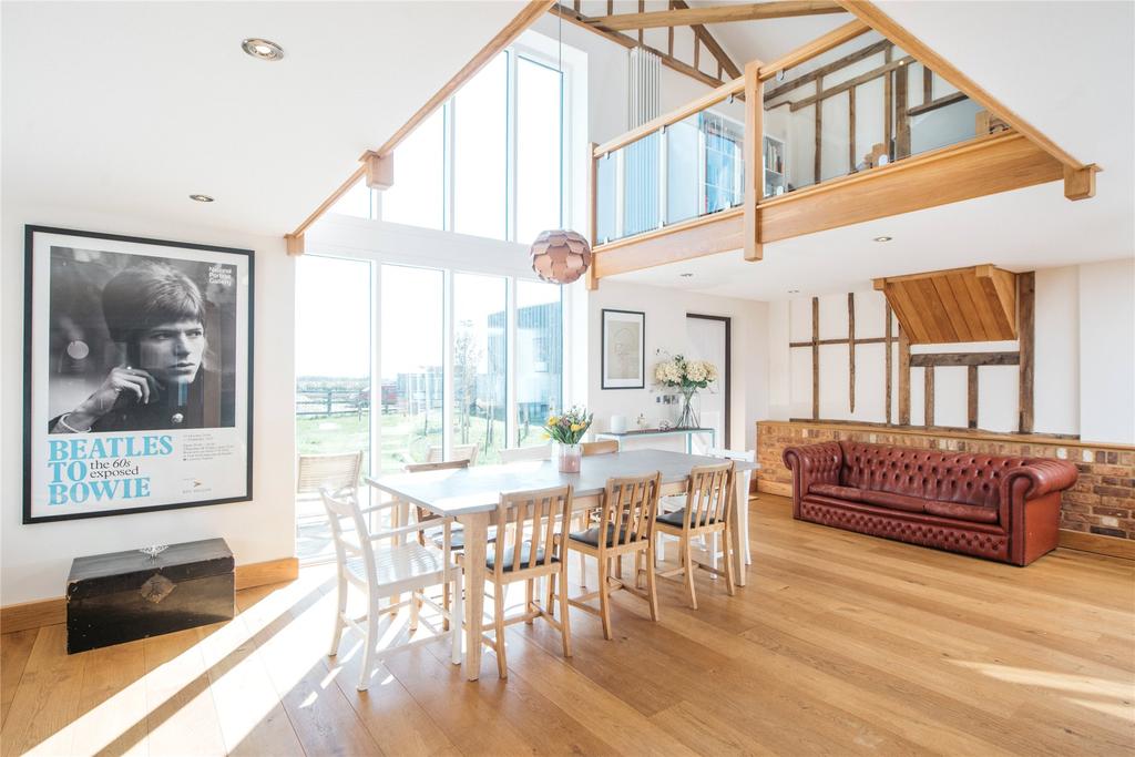 Sitting/Dining Room