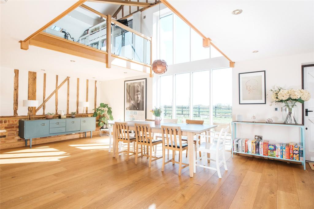 Sitting/Dining Room