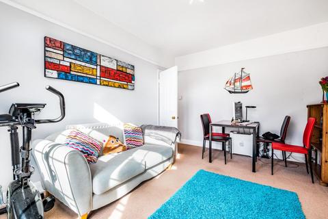 26 Meadow Close, London, SW20 9JB