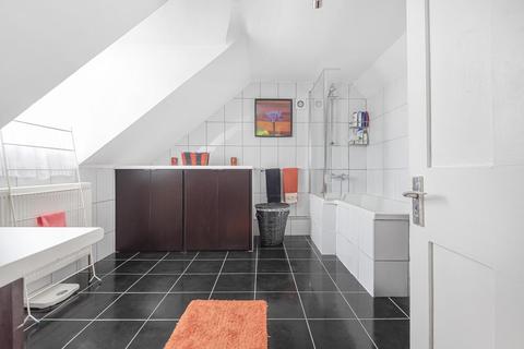 Flat 2, 21 Moorland Road, London, SW9 8UA