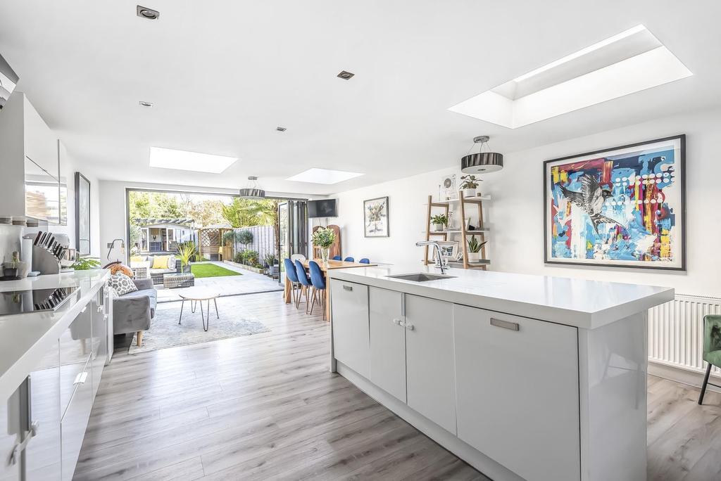 Wheatash Road, Addlestone, KT15 3 bed semidetached house £539,950