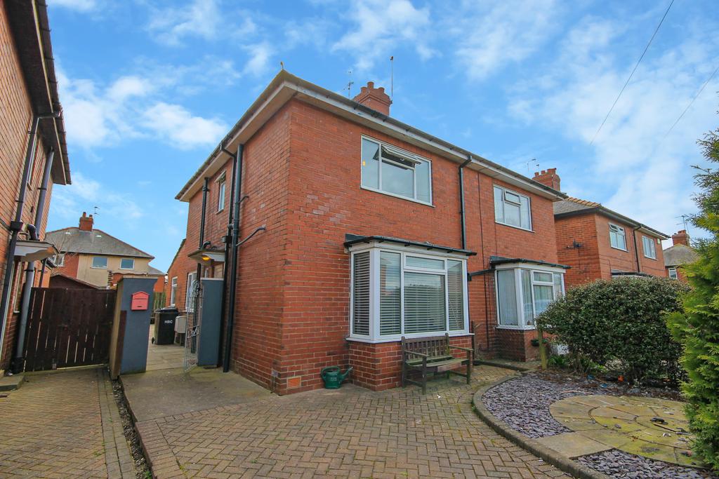St. Johns Grove, Harrogate, North Yorkshire 3 bed semidetached house