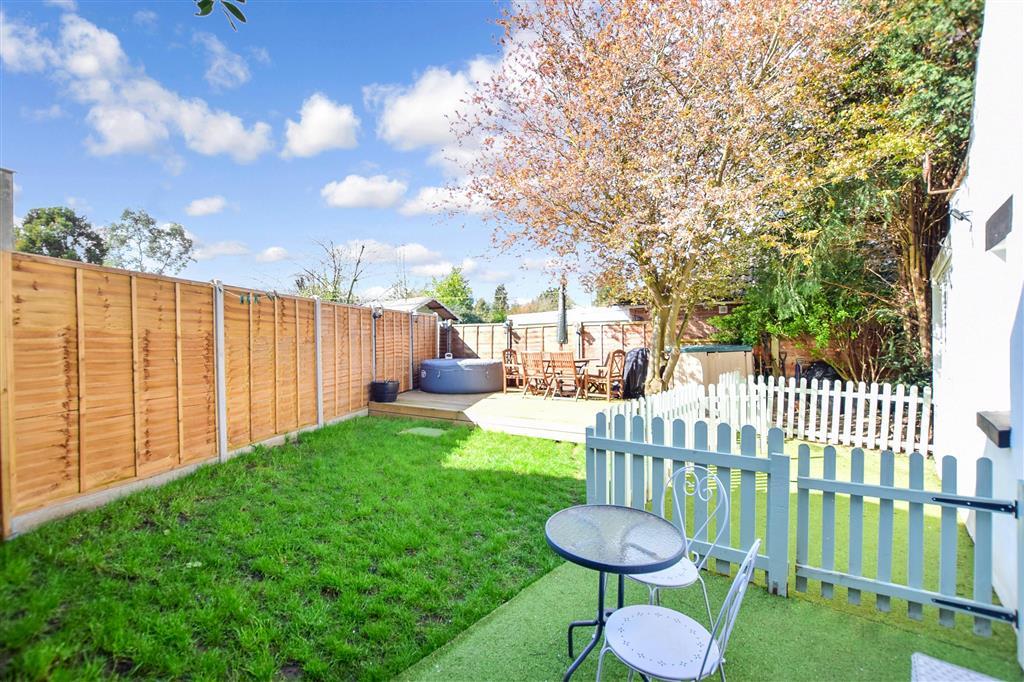 Woodlands Road, Gillingham, Kent 4 bed detached house £410,000