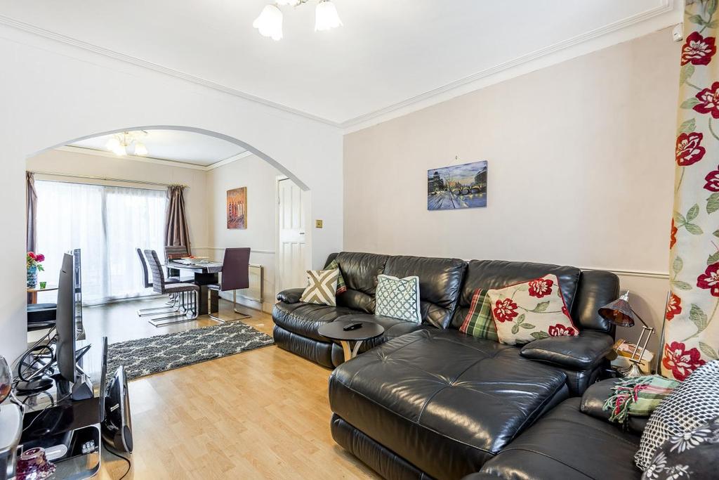 Mackenzie Road, Beckenham 3 bed terraced house £600,000