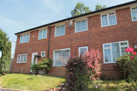 3 bedroom terraced house to rent, Spencer Way, Redhill