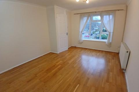 3 bedroom terraced house to rent, Spencer Way, Redhill