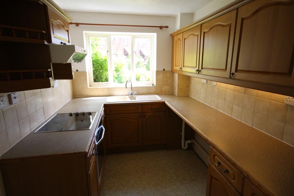 Kenilworth Drive, Ise Lodge, Kettering, NN15 4 bed detached house £