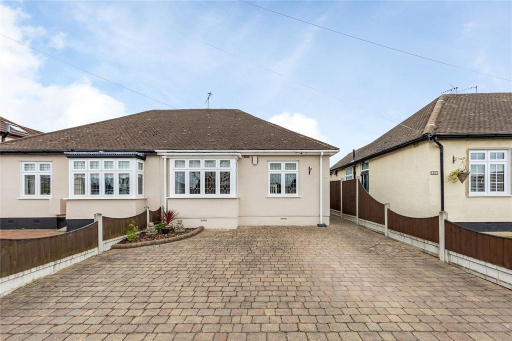 Doncaster Way, Upminster, RM14 2 bed bungalow £450,000