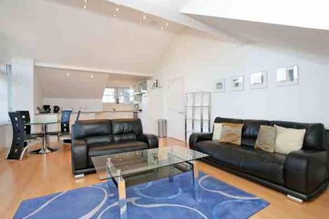 2 bedroom flat to rent, Queens Road, Top Floor, AB15