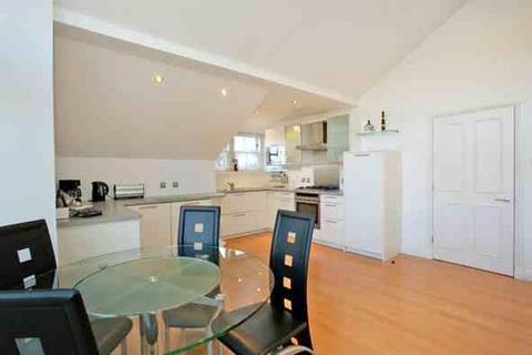 2 bedroom flat to rent, Queens Road, Top Floor, AB15