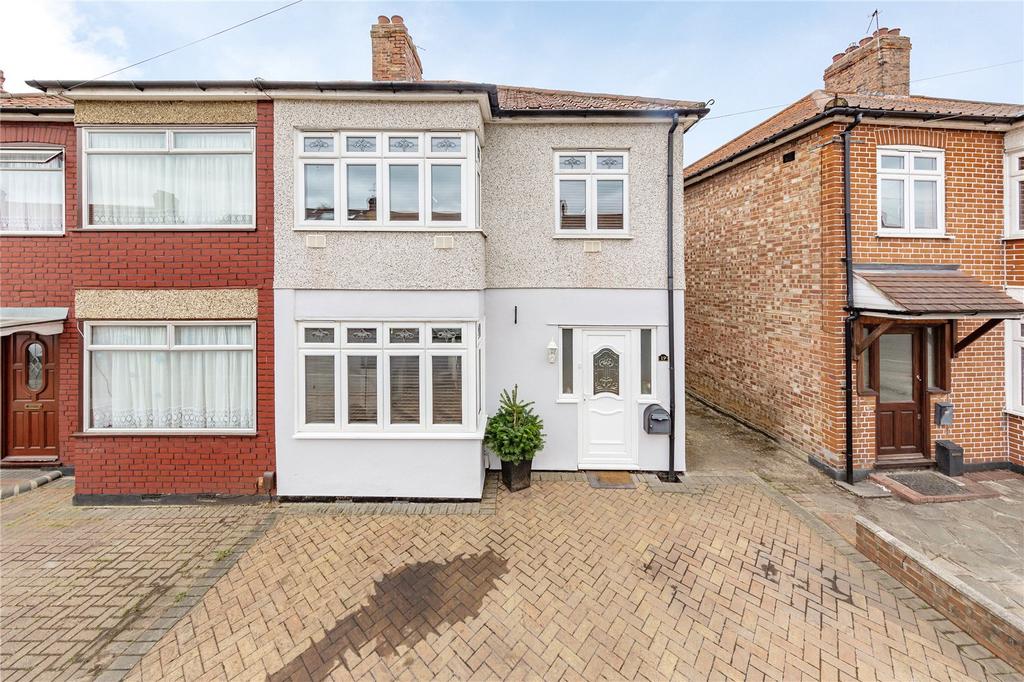 Norwood Avenue, Rush Green, RM7 3 bed semidetached house £400,000