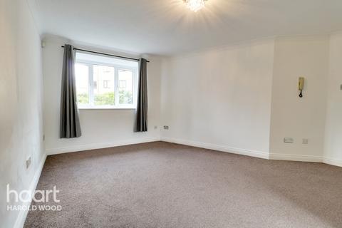 17 Messant Close, Harold Wood, Romford, RM3 0WP