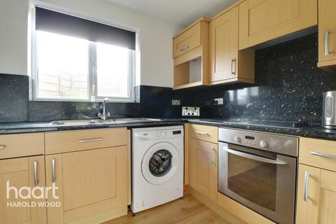 17 Messant Close, Harold Wood, Romford, RM3 0WP