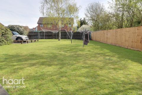 17 Messant Close, Harold Wood, Romford, RM3 0WP
