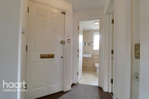 17 Messant Close, Harold Wood, Romford, RM3 0WP