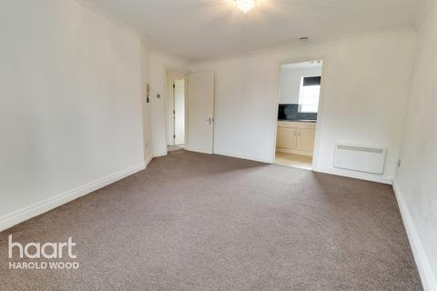 17 Messant Close, Harold Wood, Romford, RM3 0WP