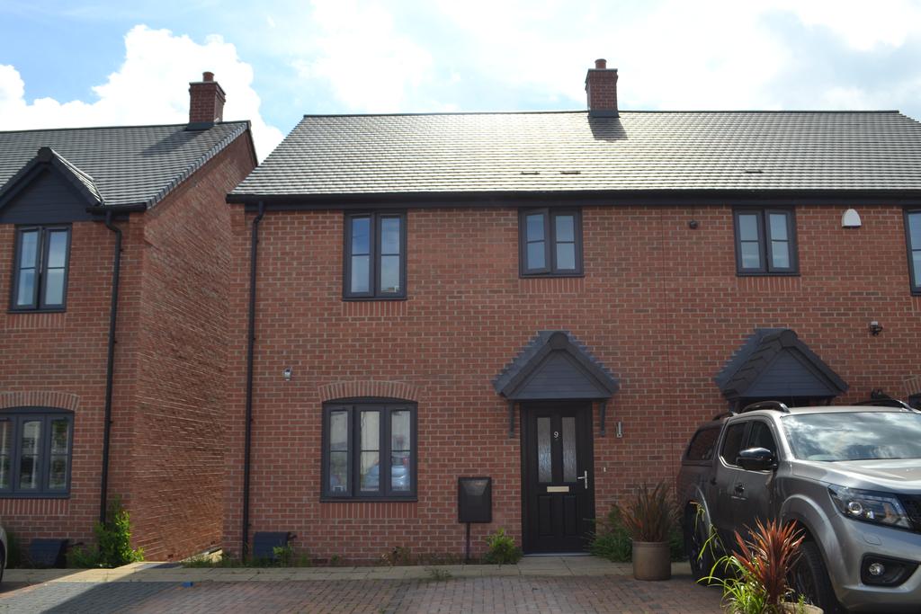 Kilby Avenue, Lichfield, Staffordshire 3 bed semidetached house £265,000