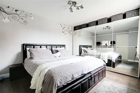 2 bedroom flat for sale, Fisher Close, Enfield, Greater London, EN3