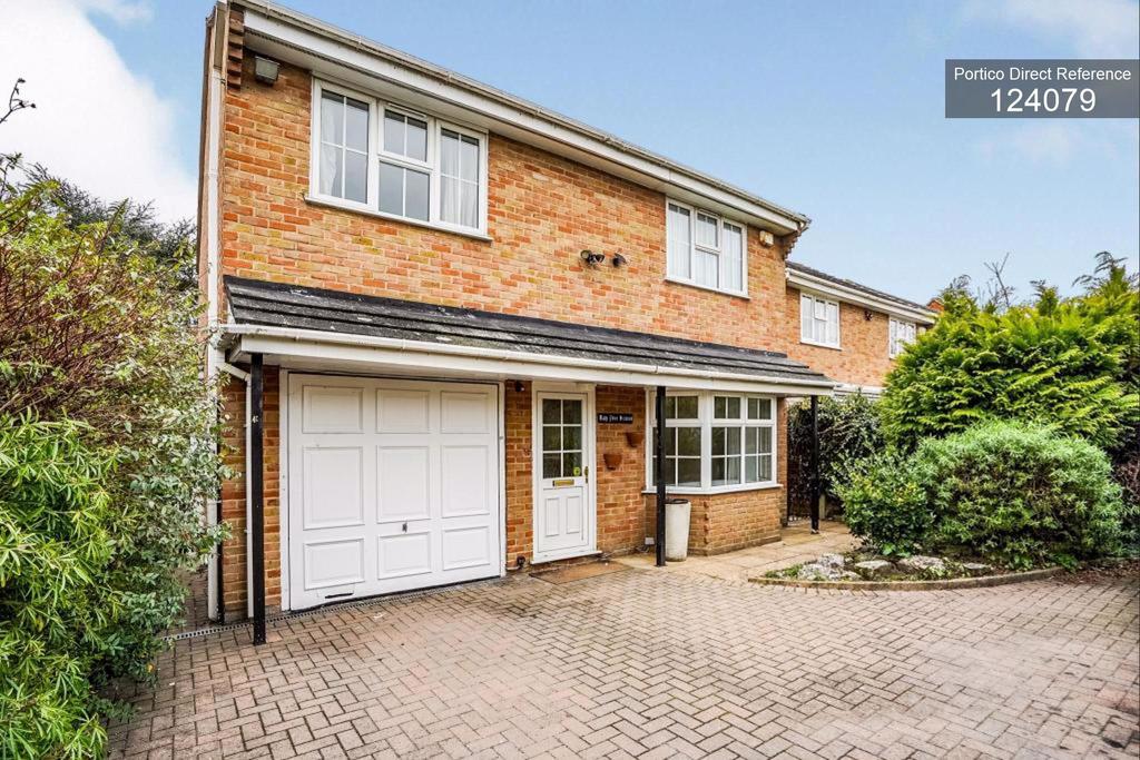 Green Lane, Burnham, Slough, SL1 4 bed detached house £2,167 pcm (£