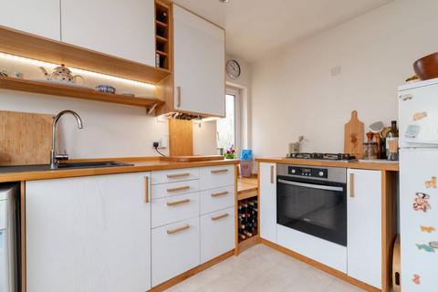 45 Abbeyhill Crescent, Edinburgh, EH8 8DZ