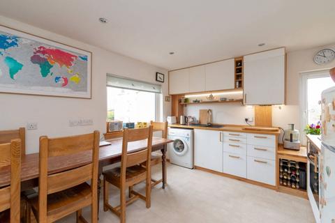 45 Abbeyhill Crescent, Edinburgh, EH8 8DZ