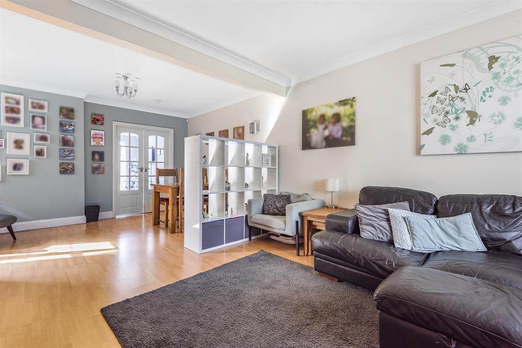 Gresham Road, Hillingdon, Middlesex, UB10 0HT 4 bed semidetached house