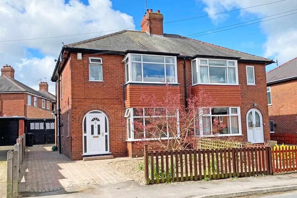 St Johns Drive Harrogate 3 bed semidetached house £265,000