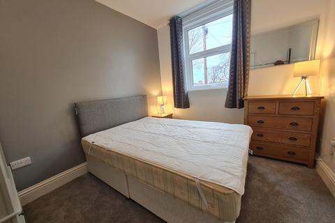 2 bedroom ground floor flat to rent, Wood Lane, Leeds LS6