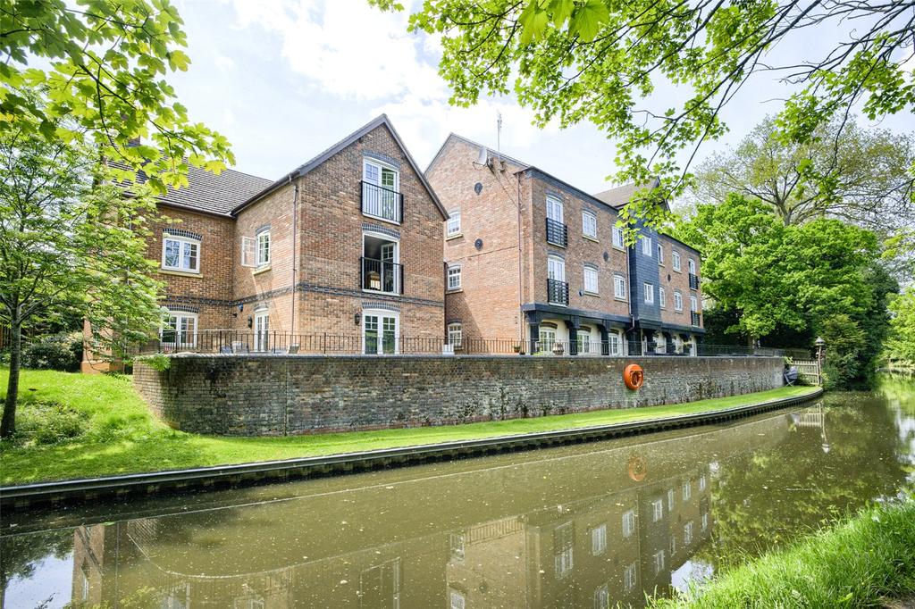 Tythe Barn Lane, Shirley, Solihull, B90 3 bed flat £390,000