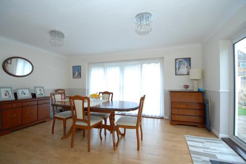 17 Raymond Close, Colnbrook, Slough, SL3 0PP